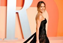 jessica-alba’s-double-duty-move-hits-arms-and-abs-at-the-same-time